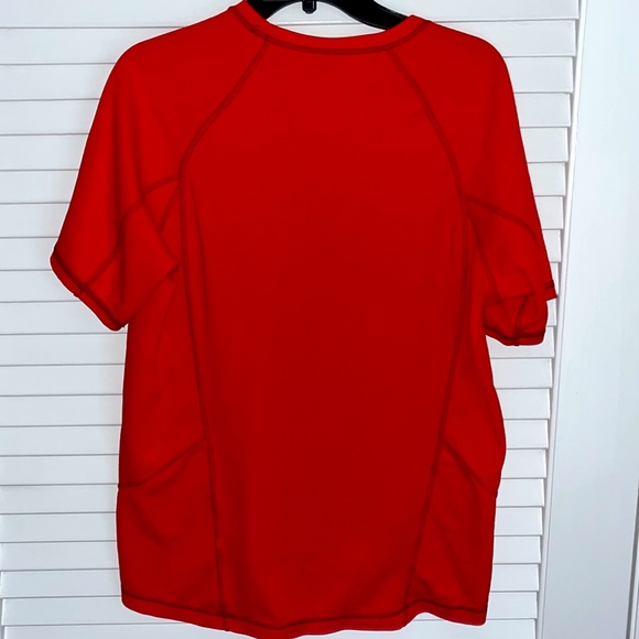 LL Bean 284758 Midweight Shirt Dry Fit Contrast Stitching in Red - Picture 2 of 3